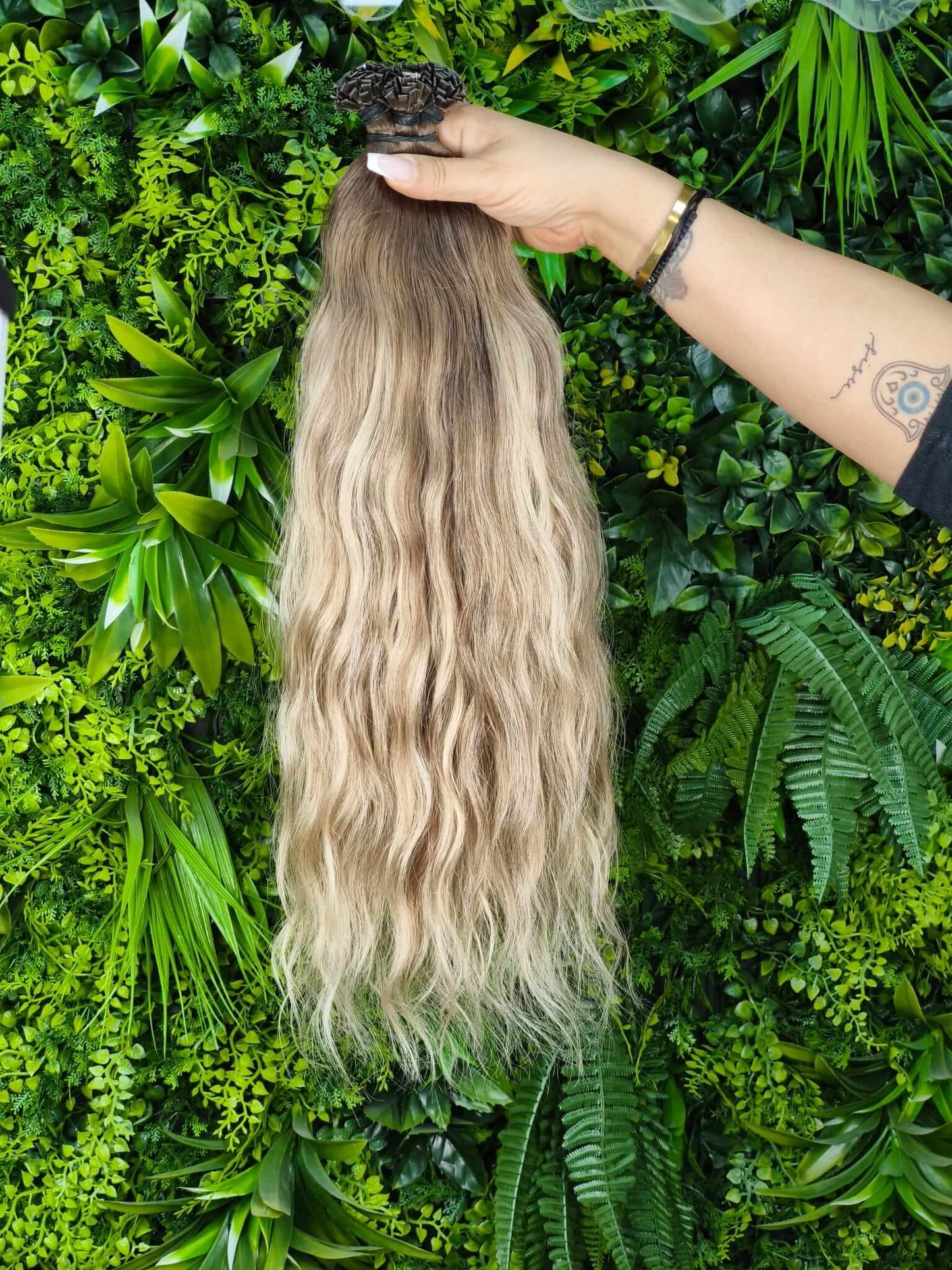 Virgin Echthaar Bondings in Beigeblond mit dunklem Ansatz, ca. 55 cm und 224 g, Limited Edition von Miss Faty Hair