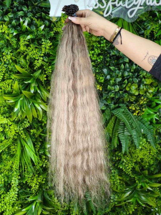 Virgin Echthaar Bondings in Dunkelblond Naturbeige, leicht wellig, ca. 65 cm und 196 g, Limited Edition von Miss Faty Hair.